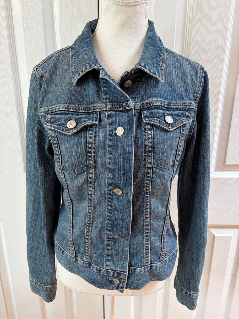 Gap Medium Wash Trucker Lightweight Denim/Jean Jacket Size M